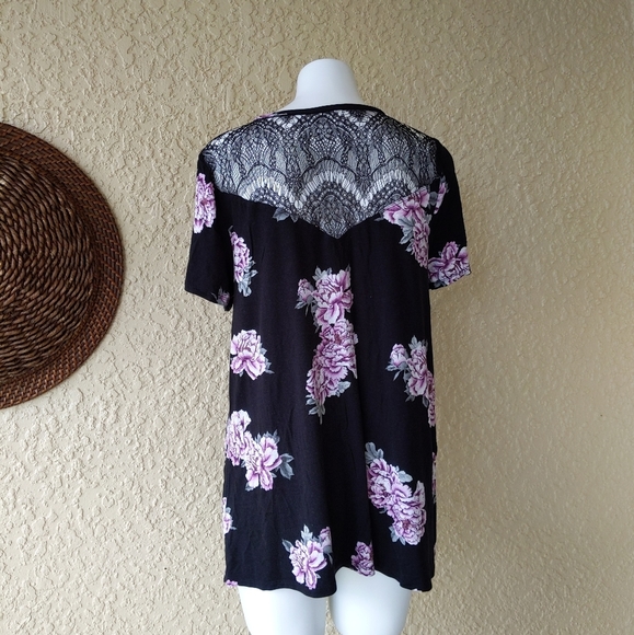 Torrid floral soft tee with lace neckline - Picture 3 of 6